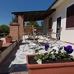Terra Dei Santi Country House Lägenhetshotell Spello