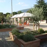 Lägenhetshotell Terra Dei Santi Country House Spello